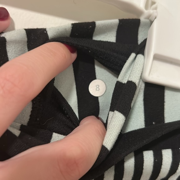 Lululemon Black Flare Leggings Size 8 - Picture 3 of 6